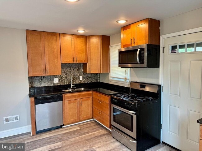 Building Photo - 7204 Glenridge Dr
