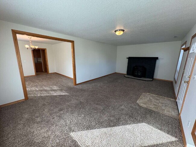 Foto del edificio - 2 Bedroom / 2 Bathroom Home with Loft & St...
