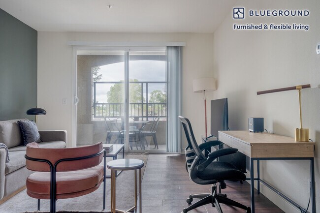 Foto del edificio - 1273 Lakeside Dr