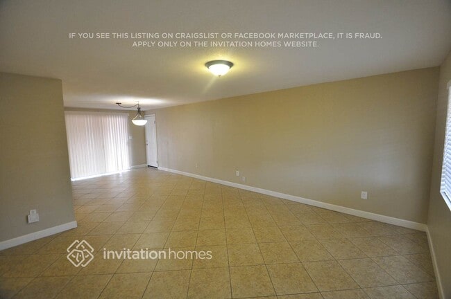 Building Photo - 3643 E Surrey Ave