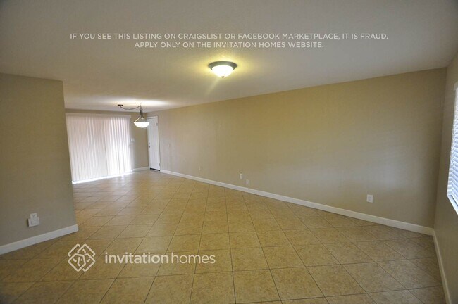 Foto del edificio - 3643 E Surrey Ave