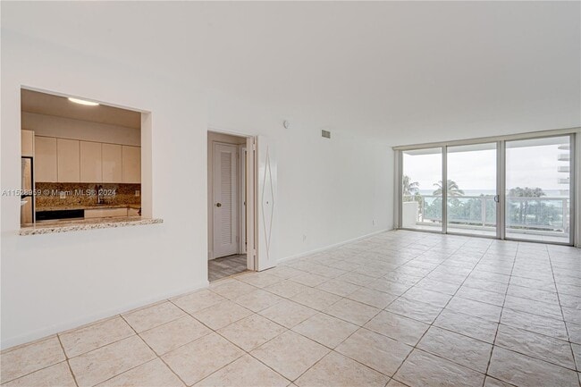 Foto del edificio - 5161 Collins Ave