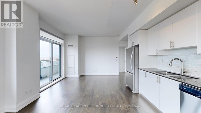 Photo du bâtiment - 7900-7900 Bathurst St
