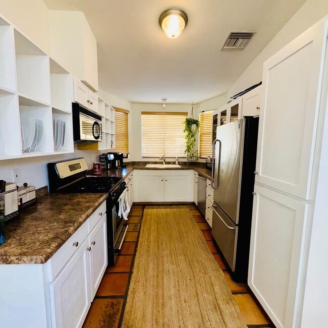 Foto del edificio - 325 W Santa Barbara