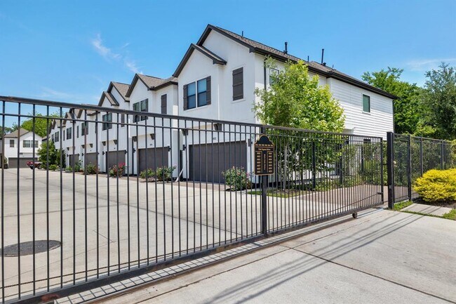 Foto del edificio - 4852 Rich Oak Dr