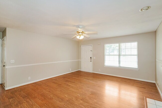 Building Photo - 833 Lavergne Ln