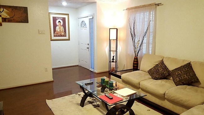 Foto del edificio - 8710 Wilcrest Dr