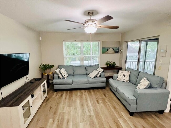Foto del edificio - 7721 Hillside Ct
