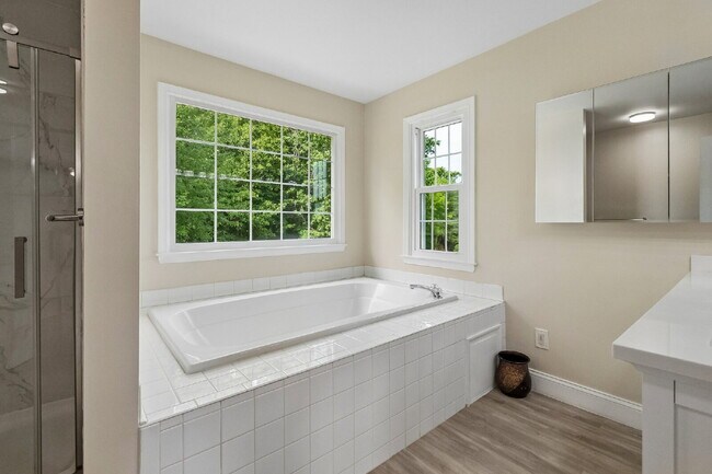Building Photo - Beautifully updated and spacious 5-bedroom, 3.5-bath home for rent in the heart of Woodbridge