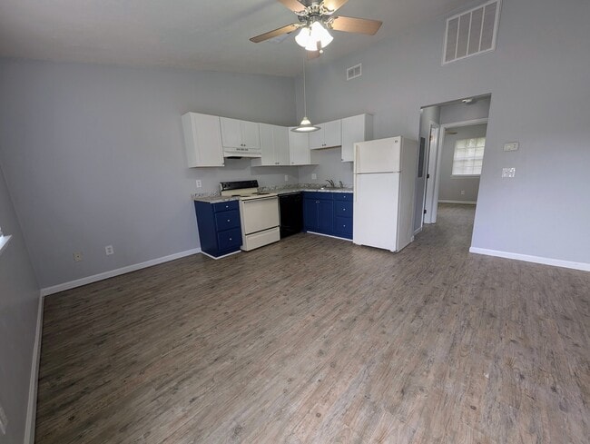 Building Photo - 1235 Continental Ct