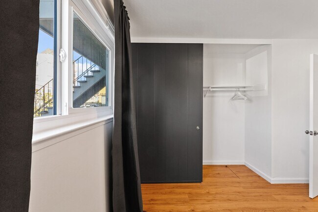 Foto del edificio - Queen room in 2-bed/1.0-bath Home