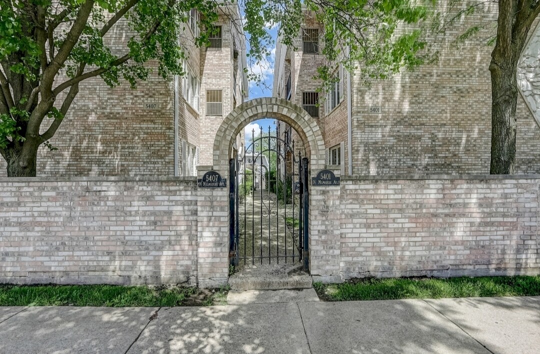 Primary Photo - 5407 N Milwaukee Ave