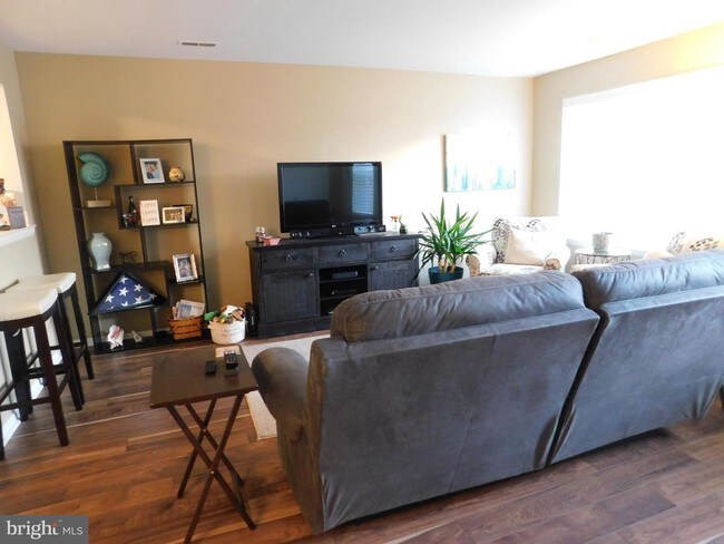 Foto del edificio - 104 Yellowwood Ct