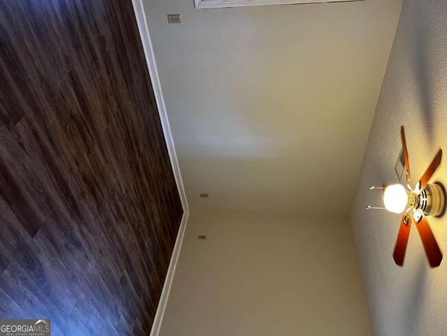 Building Photo - 420 N Elizabeth Ln