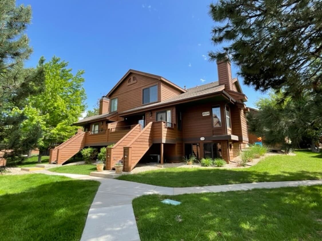 Primary Photo - 8020 Holland Ct