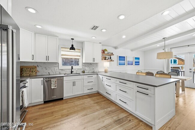 Foto del edificio - 1440 Beach Ave