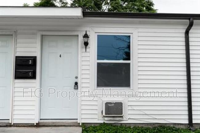 Building Photo - 2311 Holbrook Dr