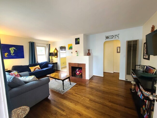 Foto del edificio - 638-640 E Manor Dr