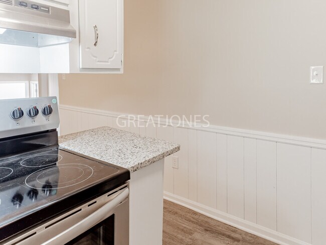 Foto del edificio - NOW OFFERING HALF OFF THE FIRST FULL MONTH...