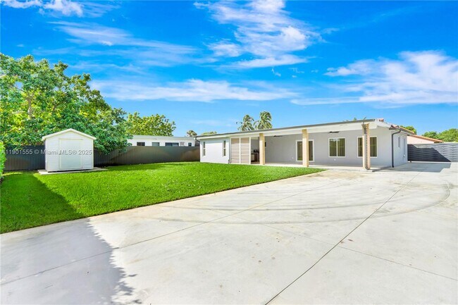 Foto del edificio - 4931 SW 132nd Ave