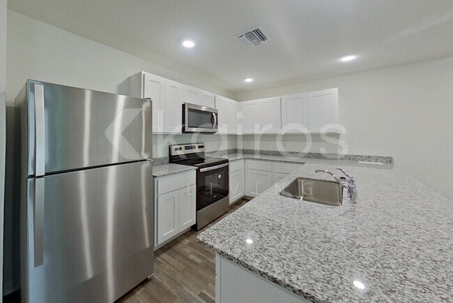 Foto del edificio - 2306 NW 20th Pl