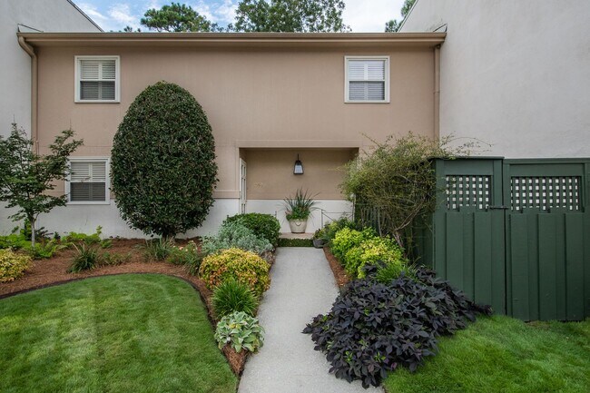 Foto del edificio - Immaculate Snee Farm Townhome for Rent!