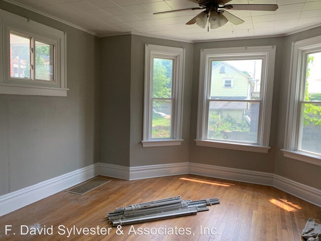 Building Photo - 2 br, 1 bath Apartment - 618 Blackburn Road
