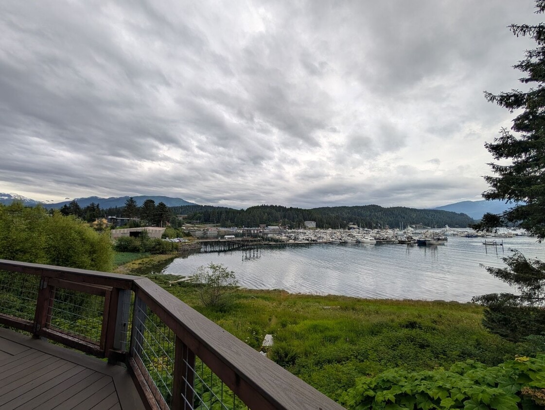 Primary Photo - Unfurnished, 3Bd/2Ba+Den Auke Bay Home, Lo...