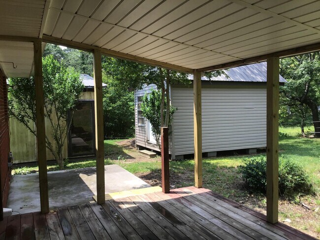 Building Photo - 495 Smyrna Church Rd