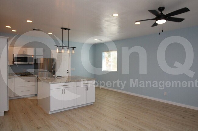 Foto del edificio - 5257 E Diamond Ave