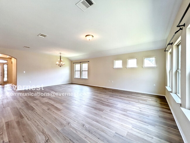 Building Photo - 5604 Bonneville Bend