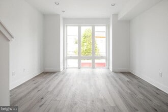 Building Photo - 2032 E Susquehanna Ave