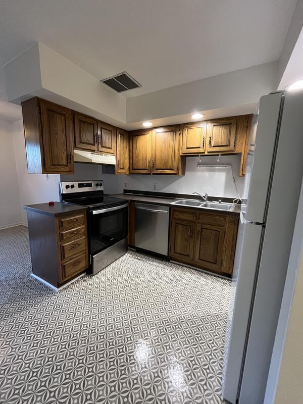 Primary Photo - 16950 Woodland Dr