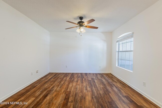 Foto del edificio - 1630 Vineland Cir