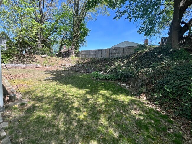 Foto del edificio - 3 Tryon Ave