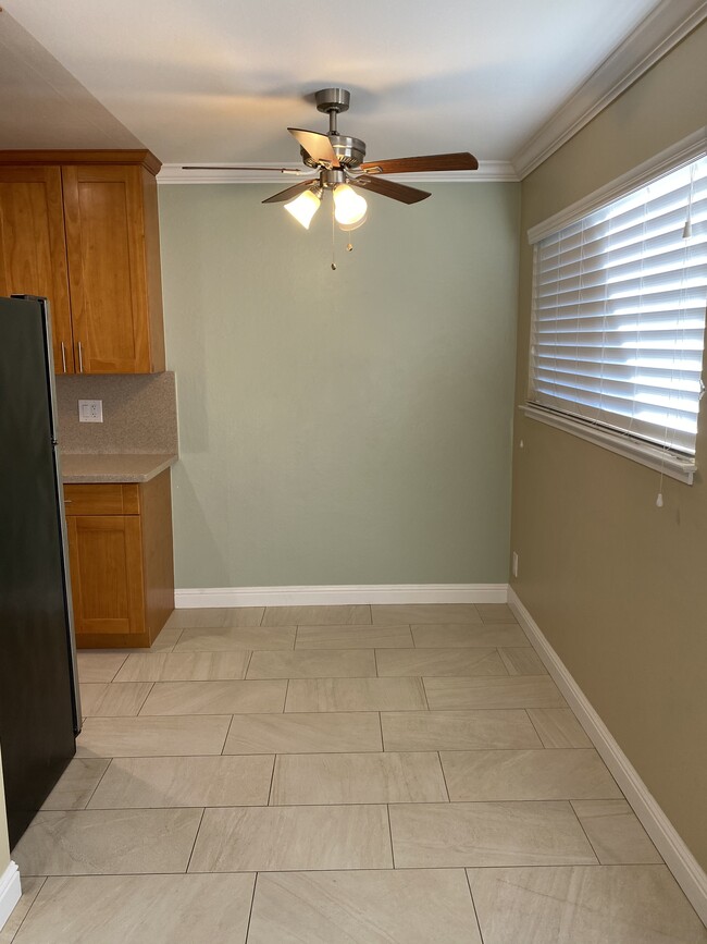 Dining area - 1226 2nd Ave