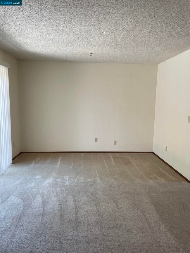 Foto del edificio - 5015 Hiller Ln