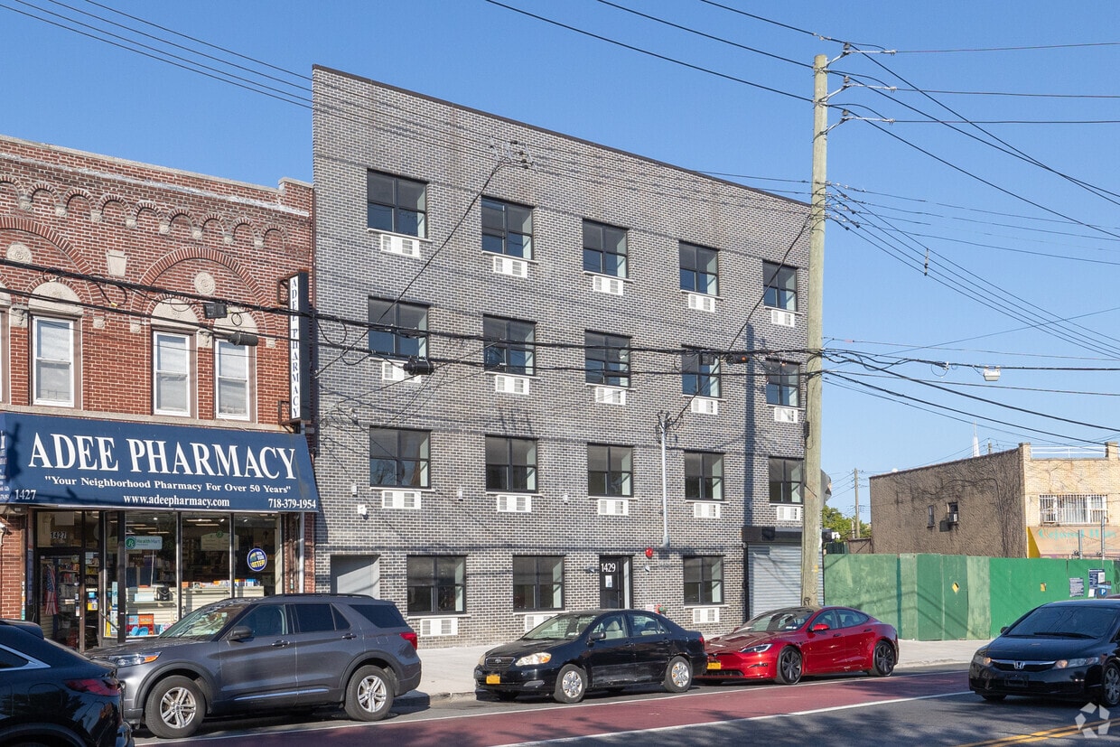 Primary Photo - Gun Hill Road Apartments