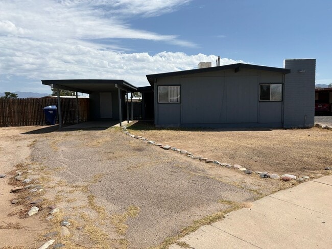 Building Photo - Cozy 3 bedroom 1 bathroom SFR