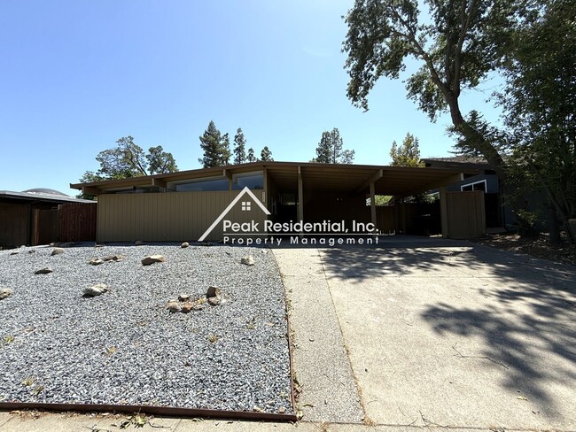 Foto del edificio - Mid-Century Modern 3bd/2ba Near Madison & ...