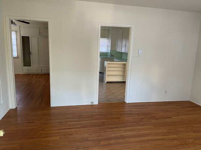 Building Photo - 602 E Providencia Ave