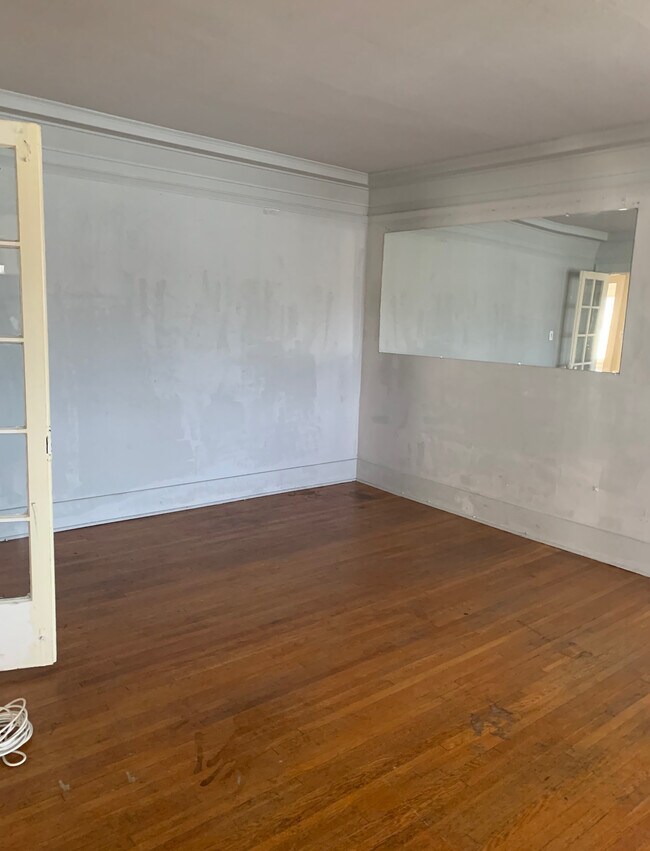 living room - 5949 Carlton Way