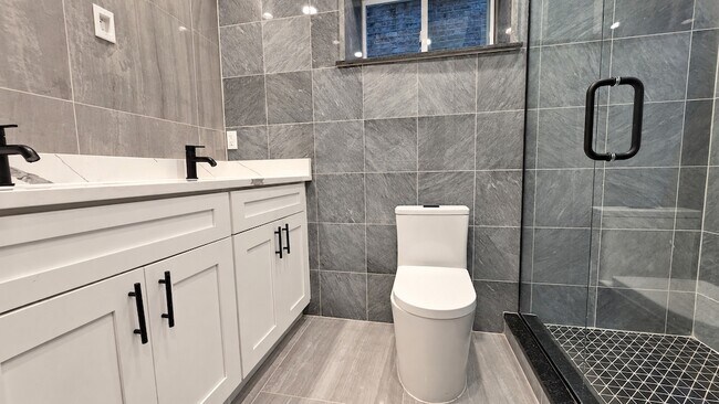 Foto del edificio - 3225 N Kenneth Ave