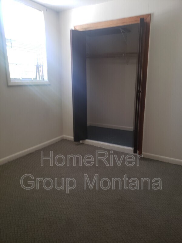 Foto del edificio - 221 W Front St