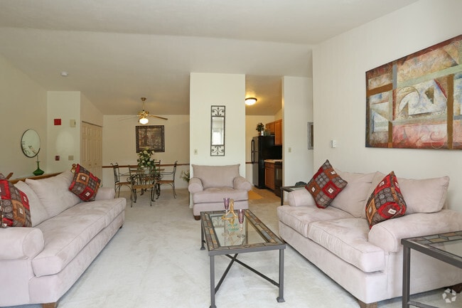 Living Room - Springbrook Cercle