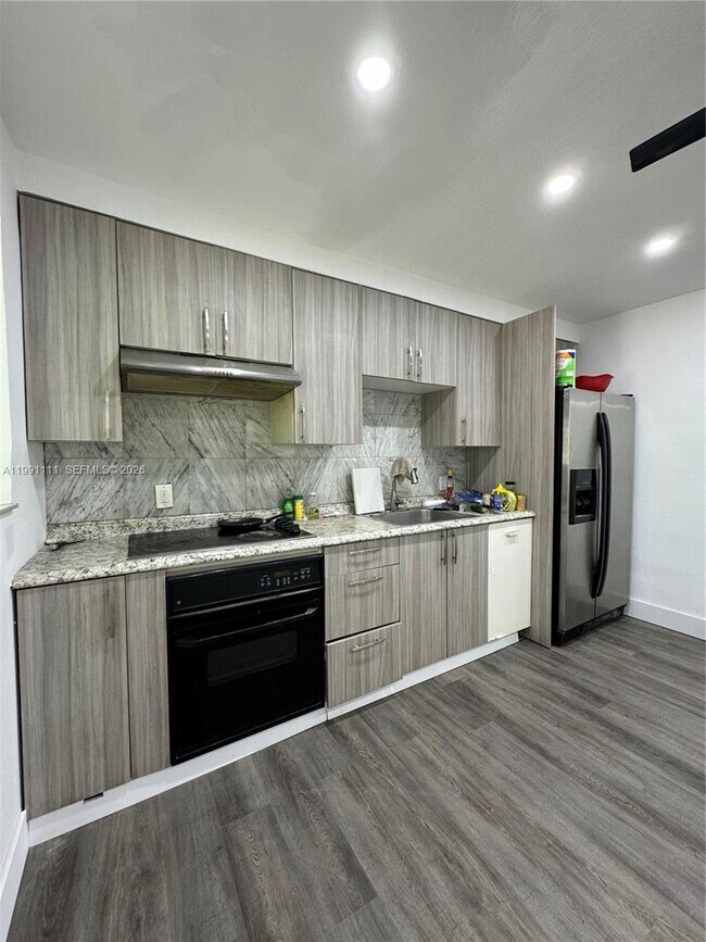 Foto del edificio - 1086 NW 110th St