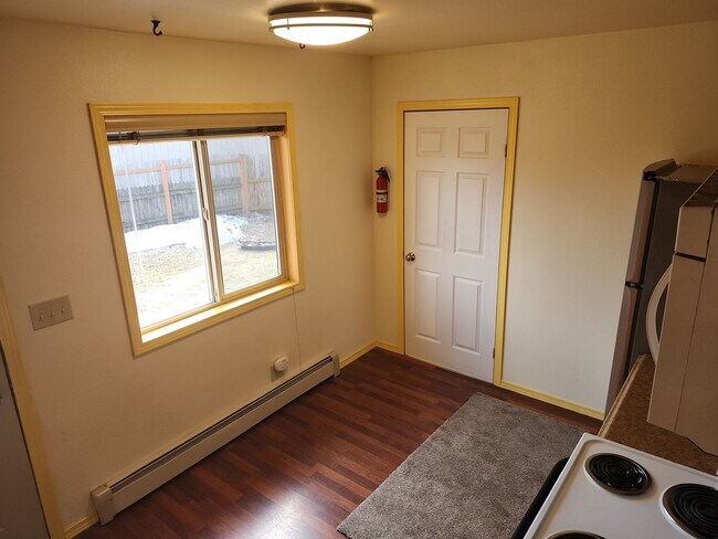 Building Photo - 3 bed 2 bath home *Close to JBER*