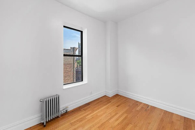 Foto del edificio - 235 W 12th St