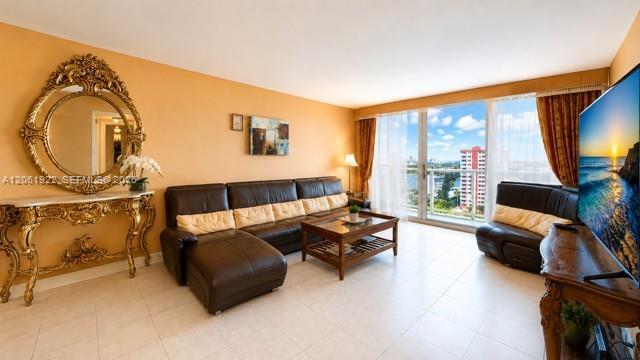 Foto del edificio - 3140 S Ocean Dr