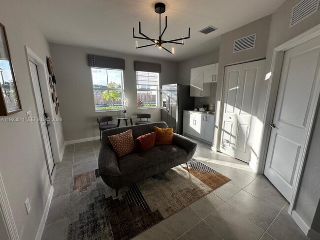 Building Photo - 2288 SE 30th St